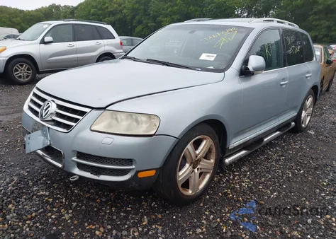 2004 Volkswagen Touareg V8 z USA, uszkodzony, nr VIN WVGEM77L04D054606